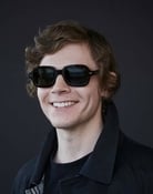 Evan Peters